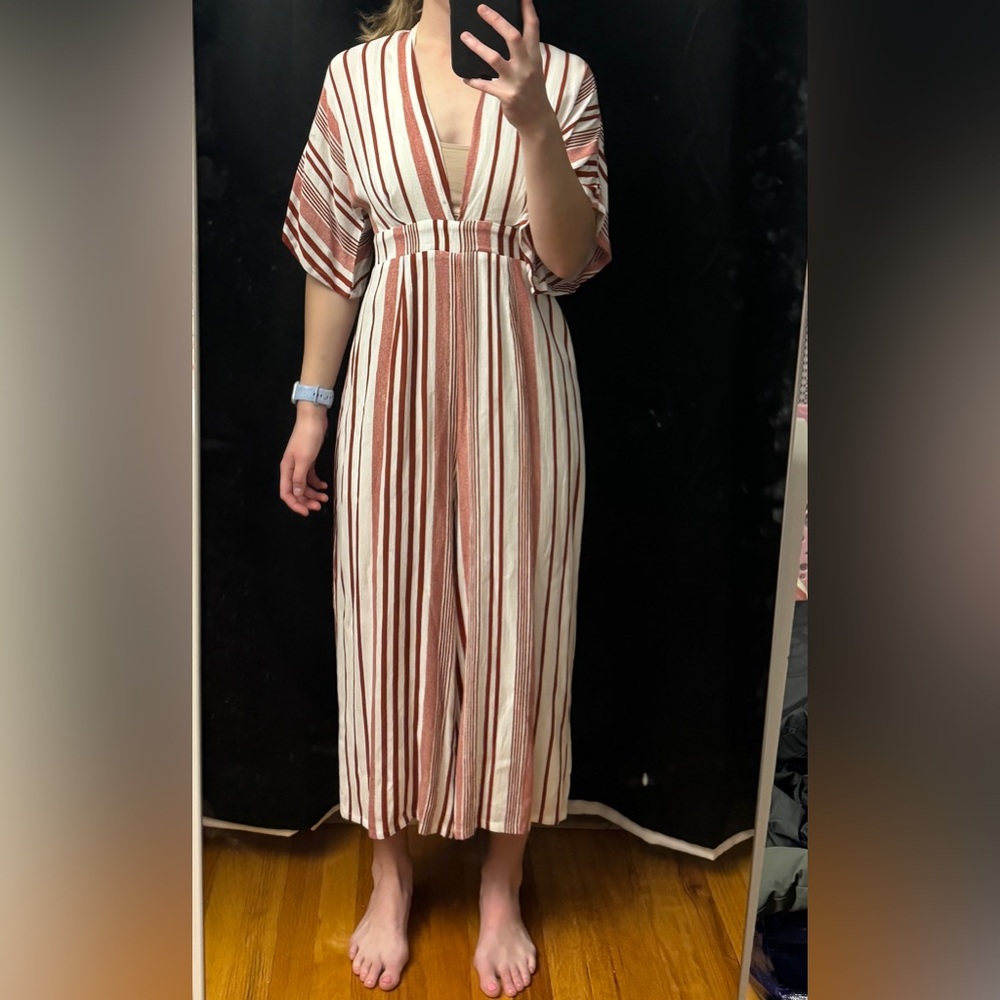 Lulus - V-Neck Wide-Leg Jumpsuit